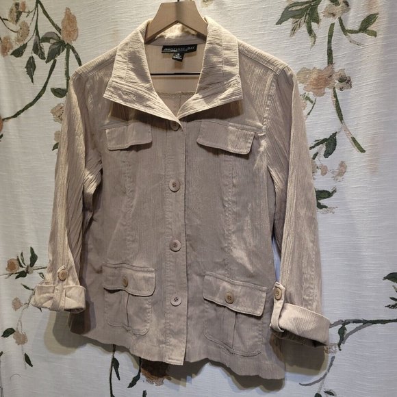 Monterey Bay Women's Beige Casual Button-down Blouse Size Medium - Picture 3 of 10